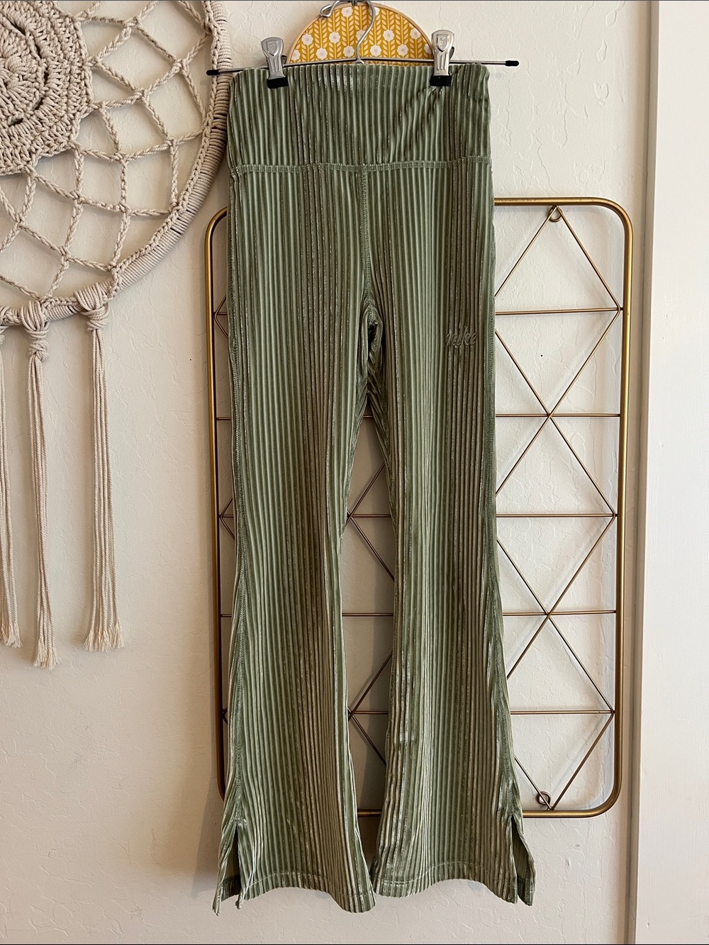 S | Nike Olive Green Ribbed Flare Kids' Sportswear Leggings
